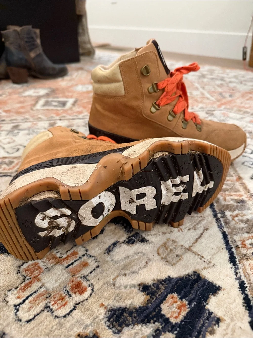 Sorel women’s Hiking Waterproof Tan Suede Boots with Orange Lace Detail 8.5